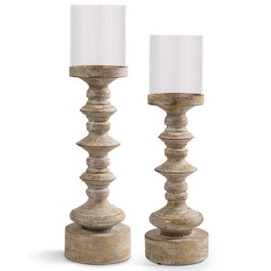 Candeleros dorados con look antiguo