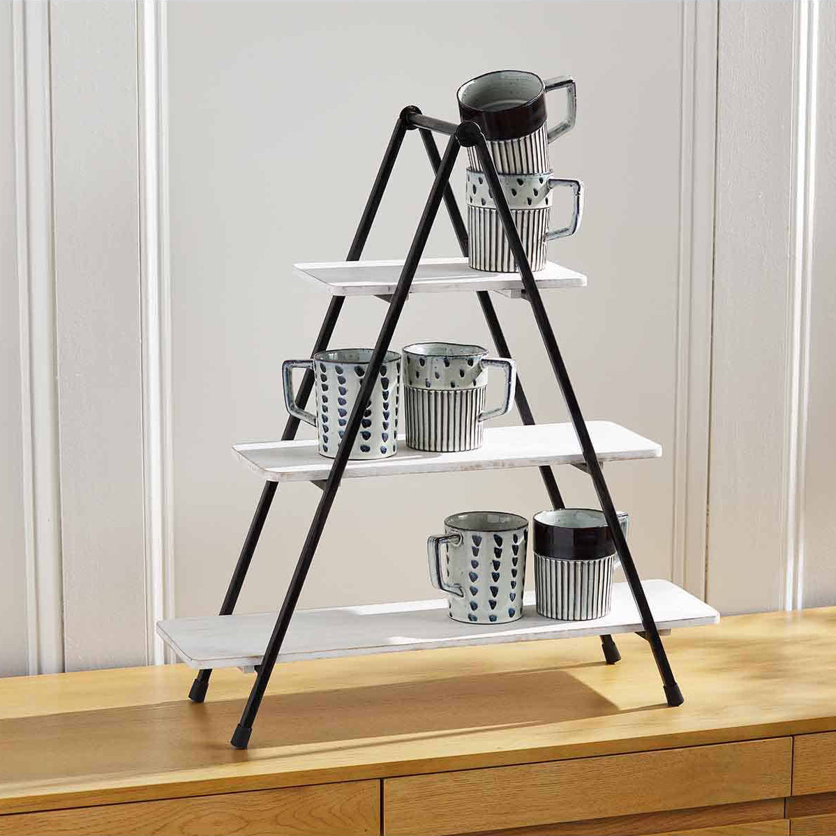 Escalera blanca y negra