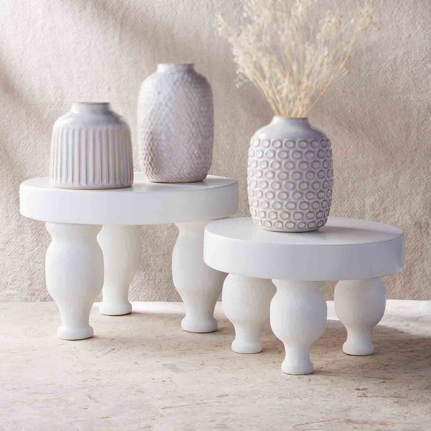 Banquito de madera blanco