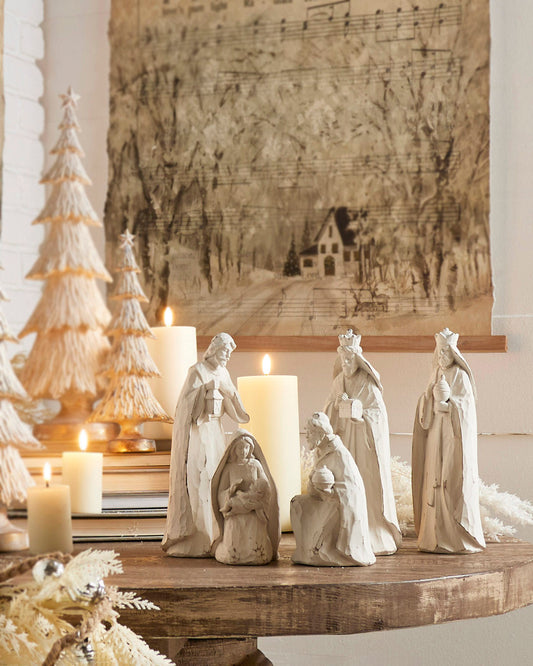 Nacimiento Blanco Tallado De Resina 10In