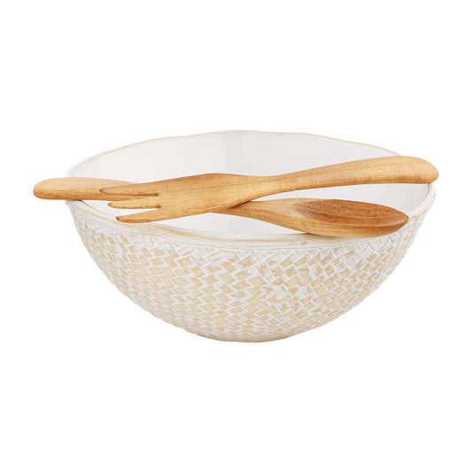 Ensaladera blanca con cubiertos de madera