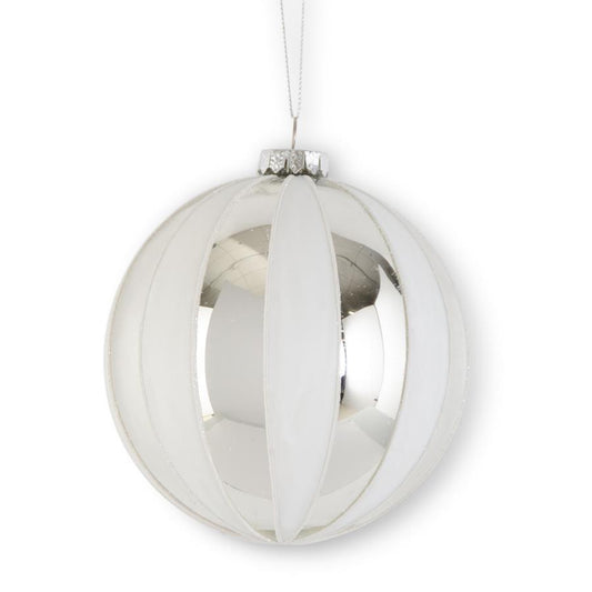 Esfera vidrio rayas blanco y plata 4.75 in