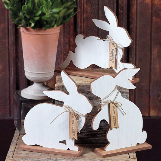 Conejos de madera blancos