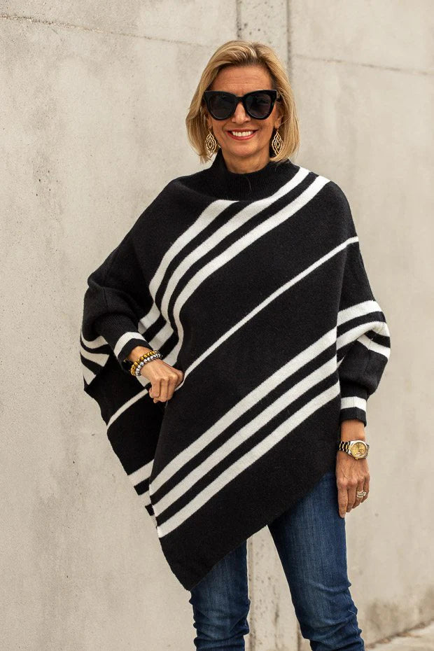 Poncho negro con lineas