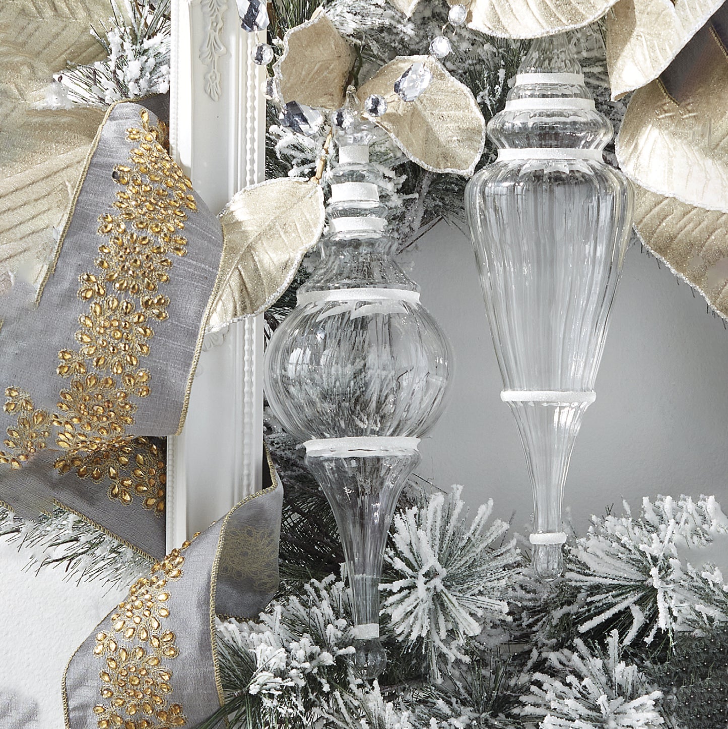 Ornamentos grandes transparentes con linea blanca