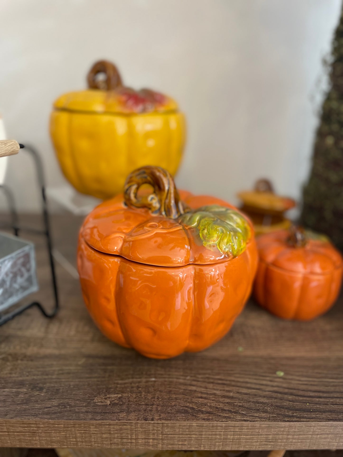 Calabaza con tapadera anaranjada y amarilla