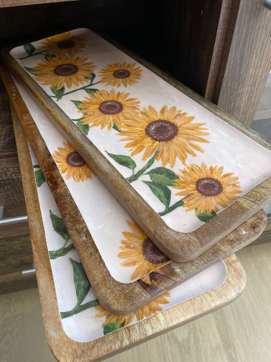 Plato de madera alargado de girasoles