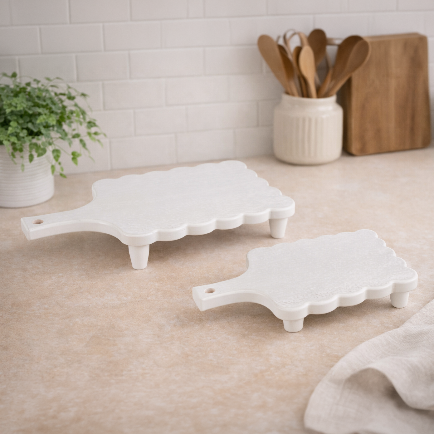 Tabla pequena con borde blanca con patas peq