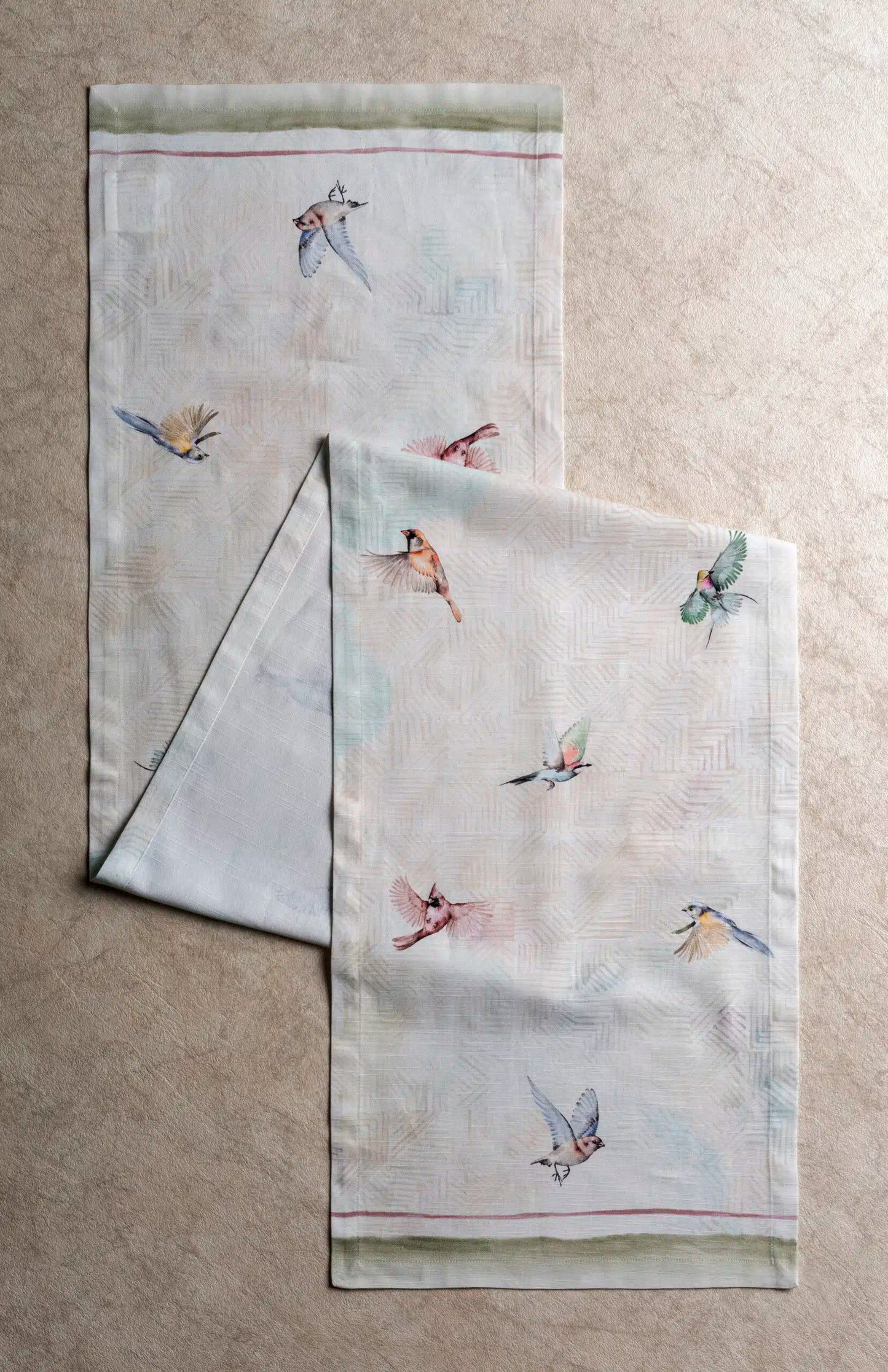 Camino de mesa Flying Birds