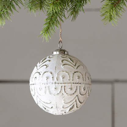 Adorno de arbol blanco con textura