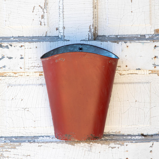 Cubeta roja de pared