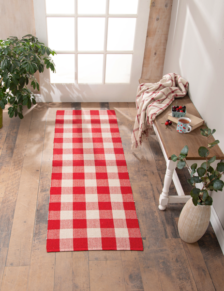 Alfombra larga de cuadros roja y blanca