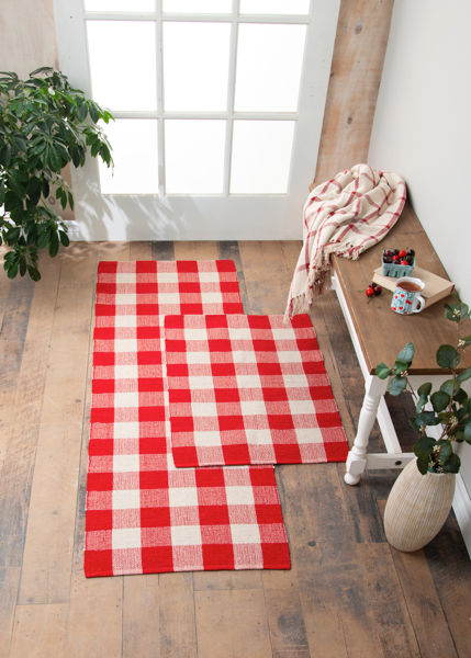 Alfombra larga de cuadros roja y blanca